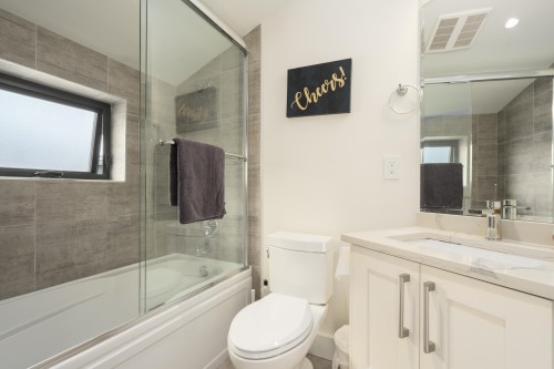 7380 Ashburn Street, Vancouver, BC - Indoor Photo Showing Bathroom