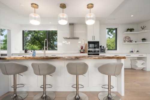 7380 Ashburn Street, Vancouver, BC - Indoor Photo Showing Kitchen With Upgraded Kitchen