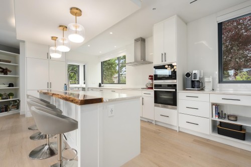7380 Ashburn Street, Vancouver, BC - Indoor Photo Showing Kitchen With Upgraded Kitchen
