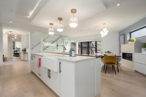 7380 Ashburn Street, Vancouver, BC - Indoor Photo Showing Kitchen