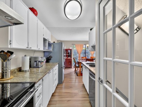 162 James Road, Port Moody, BC - Indoor Photo Showing Kitchen With Double Sink With Upgraded Kitchen