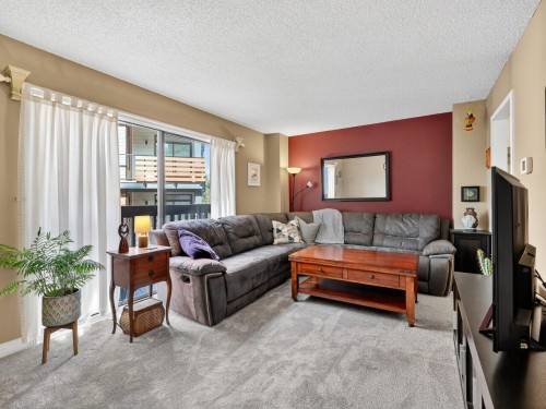 162 James Road, Port Moody, BC - Indoor Photo Showing Living Room