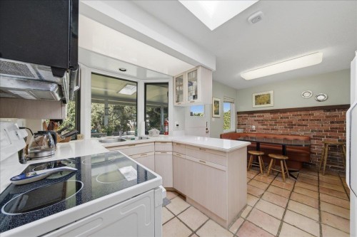 1388 Cambridge Drive, Coquitlam, BC - Indoor Photo Showing Kitchen With Double Sink