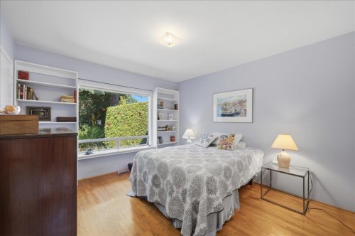 1388 Cambridge Drive, Coquitlam, BC - Indoor Photo Showing Bedroom