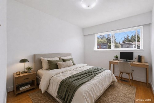1388 Cambridge Drive, Coquitlam, BC - Indoor Photo Showing Bedroom