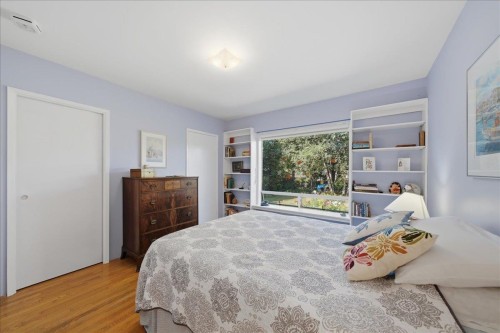 1388 Cambridge Drive, Coquitlam, BC - Indoor Photo Showing Bedroom