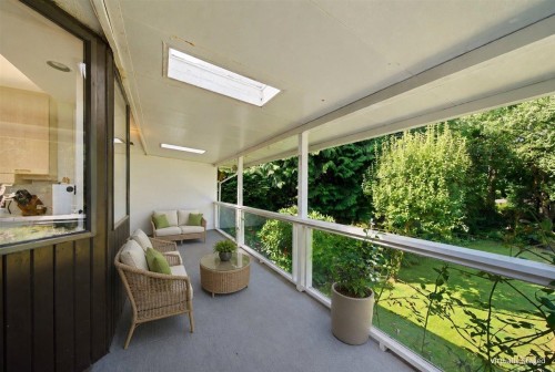 1388 Cambridge Drive, Coquitlam, BC - Outdoor With Exterior