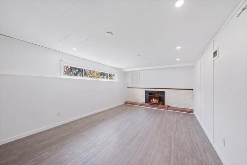 1388 Cambridge Drive, Coquitlam, BC - Indoor With Fireplace