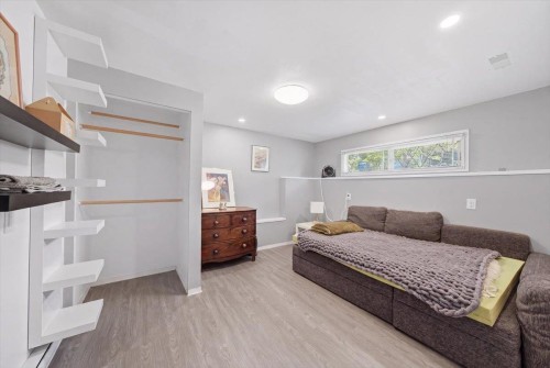 1388 Cambridge Drive, Coquitlam, BC - Indoor Photo Showing Bedroom