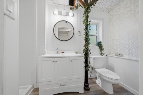 1388 Cambridge Drive, Coquitlam, BC - Indoor Photo Showing Bathroom
