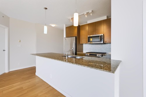 2204-110 Brew Street, Port Moody, BC - Indoor Photo Showing Kitchen With Double Sink