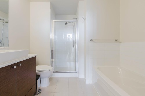 2204-110 Brew Street, Port Moody, BC - Indoor Photo Showing Bathroom