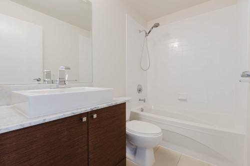2204-110 Brew Street, Port Moody, BC - Indoor Photo Showing Bathroom