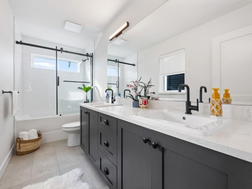 11092 Harris Drive, Maple Ridge, BC - Indoor Photo Showing Bathroom