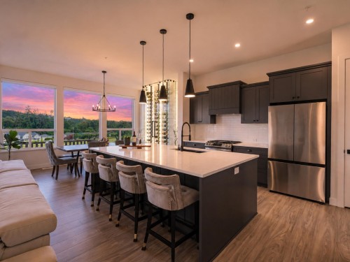 11092 Harris Drive, Maple Ridge, BC - Indoor Photo Showing Kitchen