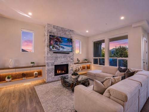 11092 Harris Drive, Maple Ridge, BC - Indoor Photo Showing Living Room With Fireplace