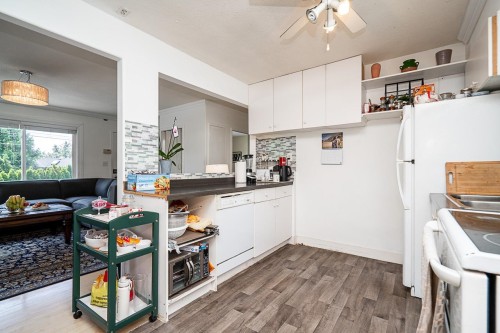711 Alderson Avenue, Coquitlam, BC - Indoor Photo Showing Kitchen With Double Sink