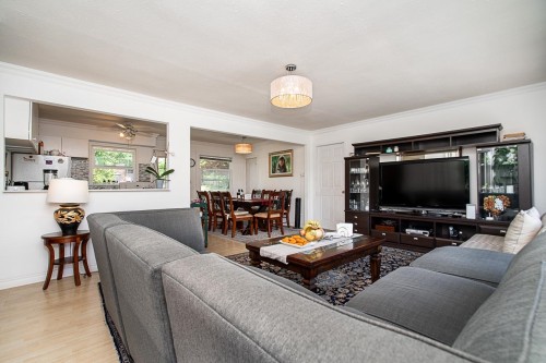711 Alderson Avenue, Coquitlam, BC - Indoor Photo Showing Living Room