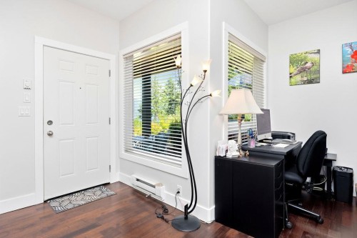 1-5778 Marine Way, Sechelt, BC - Indoor Photo Showing Office