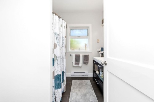 1-5778 Marine Way, Sechelt, BC - Indoor