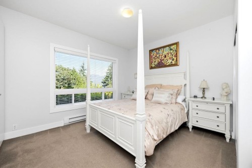 1-5778 Marine Way, Sechelt, BC - Indoor Photo Showing Bedroom