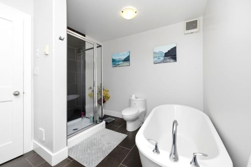1-5778 Marine Way, Sechelt, BC - Indoor Photo Showing Bathroom