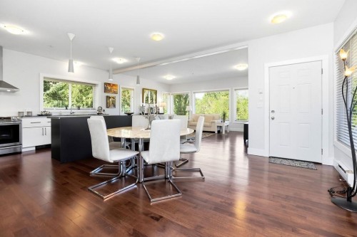 1-5778 Marine Way, Sechelt, BC - Indoor Photo Showing Dining Room