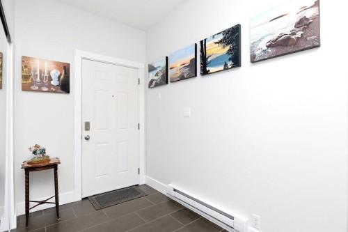 1-5778 Marine Way, Sechelt, BC - Indoor Photo Showing Other Room