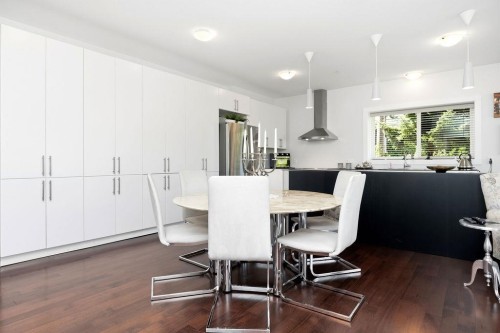 1-5778 Marine Way, Sechelt, BC - Indoor Photo Showing Dining Room