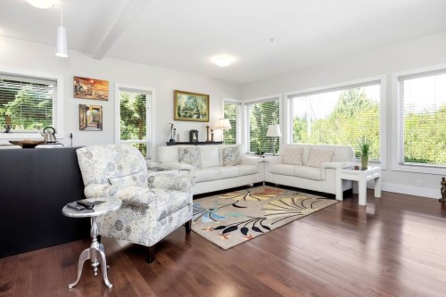 1-5778 Marine Way, Sechelt, BC - Indoor Photo Showing Living Room