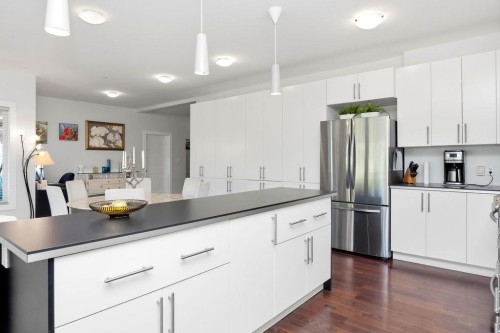 1-5778 Marine Way, Sechelt, BC - Indoor Photo Showing Kitchen