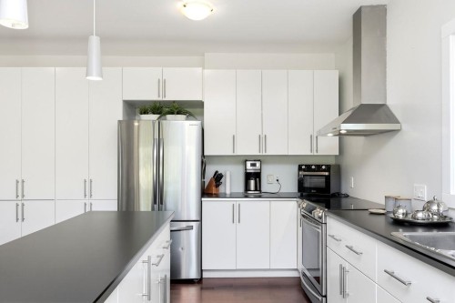 1-5778 Marine Way, Sechelt, BC - Indoor Photo Showing Kitchen