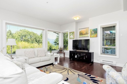 1-5778 Marine Way, Sechelt, BC - Indoor Photo Showing Living Room