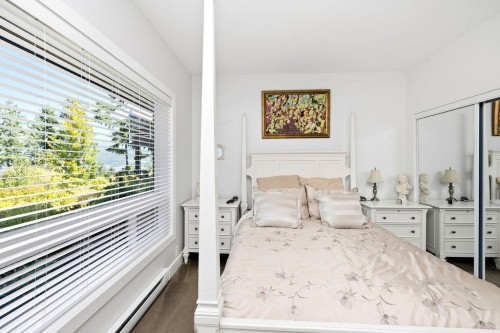1-5778 Marine Way, Sechelt, BC - Indoor Photo Showing Bedroom