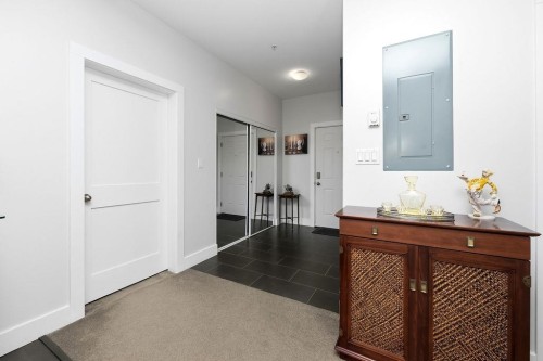 1-5778 Marine Way, Sechelt, BC - Indoor Photo Showing Other Room