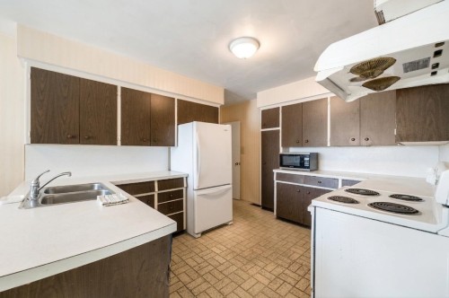 6872 Heather Street, Vancouver, BC - Indoor Photo Showing Kitchen With Double Sink