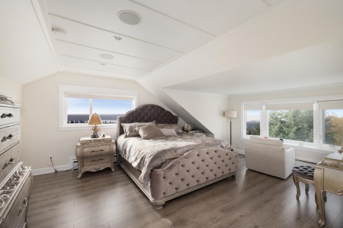 4050 St. Pauls Avenue, North Vancouver, BC - Indoor Photo Showing Bedroom