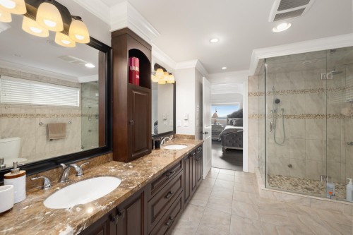 4050 St. Pauls Avenue, North Vancouver, BC - Indoor Photo Showing Bathroom