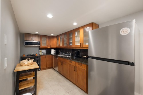 4050 St. Pauls Avenue, North Vancouver, BC - Indoor Photo Showing Kitchen
