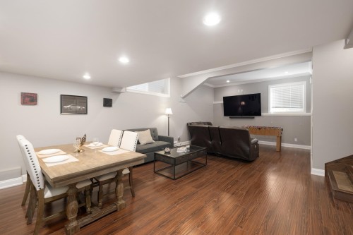4050 St. Pauls Avenue, North Vancouver, BC - Indoor
