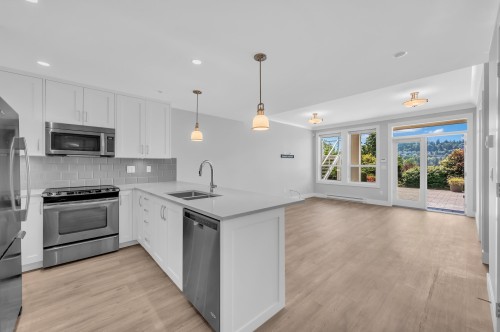 1126 Ioco Road, Port Moody, BC - Indoor Photo Showing Kitchen With Double Sink With Upgraded Kitchen