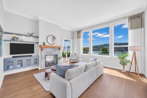 1126 Ioco Road, Port Moody, BC - Indoor Photo Showing Living Room With Fireplace