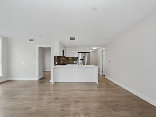 302-8533 River District Crossing, Vancouver, BC - Indoor Photo Showing Kitchen