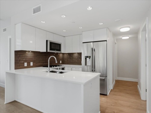 302-8533 River District Crossing, Vancouver, BC - Indoor Photo Showing Kitchen With Upgraded Kitchen