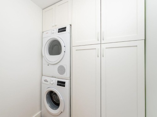 1104-114 Keith Road W, North Vancouver, BC - Indoor Photo Showing Laundry Room