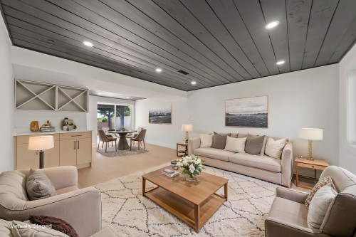 5548 44 Avenue, Delta, BC - Indoor Photo Showing Living Room