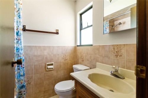2986 3Rd Avenue E, Vancouver, BC - Indoor Photo Showing Bathroom