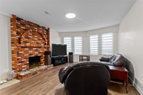 2986 3Rd Avenue E, Vancouver, BC - Indoor With Fireplace