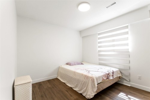 2986 3Rd Avenue E, Vancouver, BC - Indoor Photo Showing Bedroom