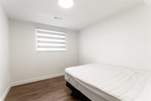 2986 3Rd Avenue E, Vancouver, BC - Indoor Photo Showing Bedroom